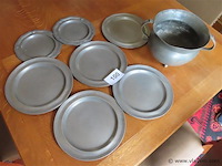 Tinnen borden en pot - afbeelding 1 van  3