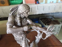 Tinnen gelimiteerd beeld "sioux hunter" nr 0032/4500 - afbeelding 2 van  3
