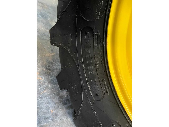 Titan - industrial - tyre, wheel and rim - afbeelding 5 van  5