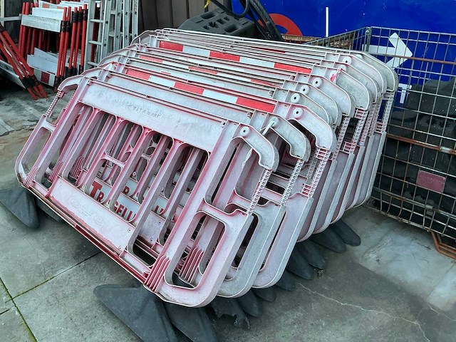 Titan diverse signalisatie en afzethekken - afbeelding 3 van  15