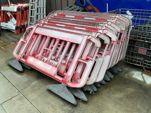 Titan diverse signalisatie en afzethekken - afbeelding 1 van  15