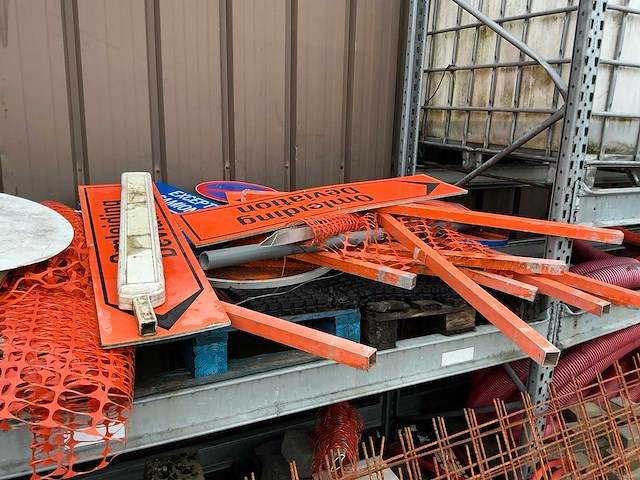 Titan diverse signalisatie en afzethekken - afbeelding 10 van  15