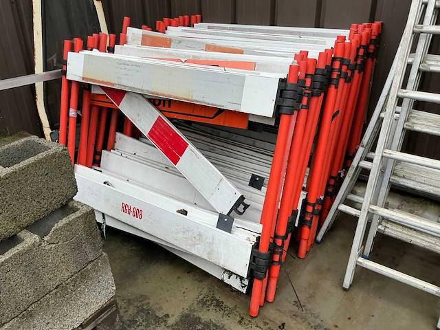 Titan diverse signalisatie en afzethekken - afbeelding 12 van  15