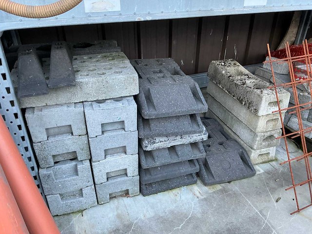 Titan diverse signalisatie en afzethekken - afbeelding 13 van  15