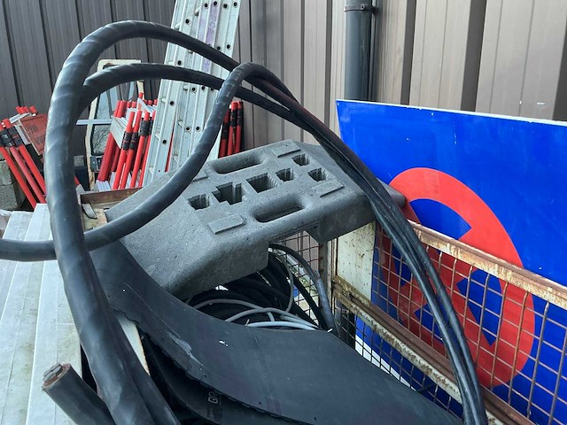 Titan diverse signalisatie en afzethekken - afbeelding 15 van  15