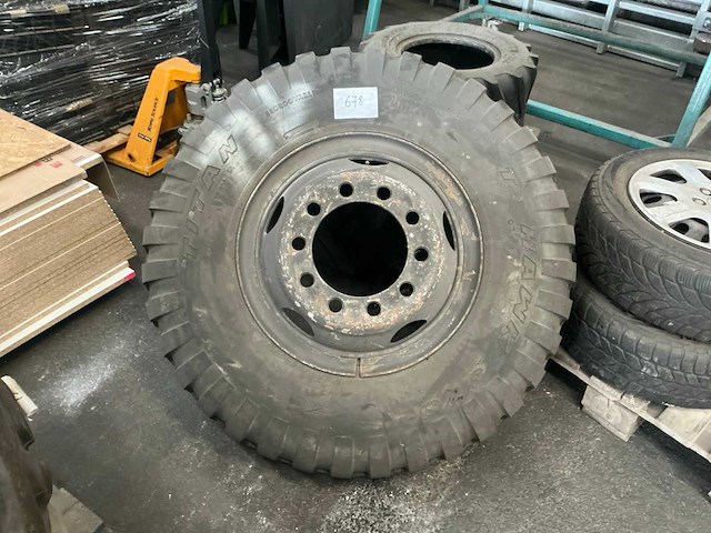 Titan t hawk 11.00-20 militaire band - afbeelding 1 van  5