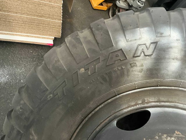 Titan t hawk 11.00-20 militaire band - afbeelding 4 van  5