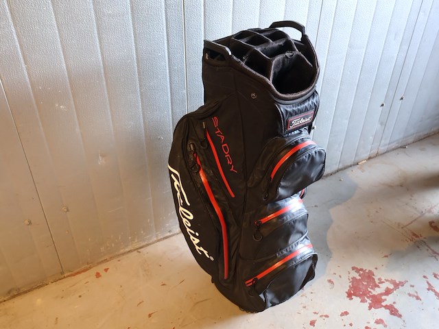Titleist golftas met kar - afbeelding 6 van  7