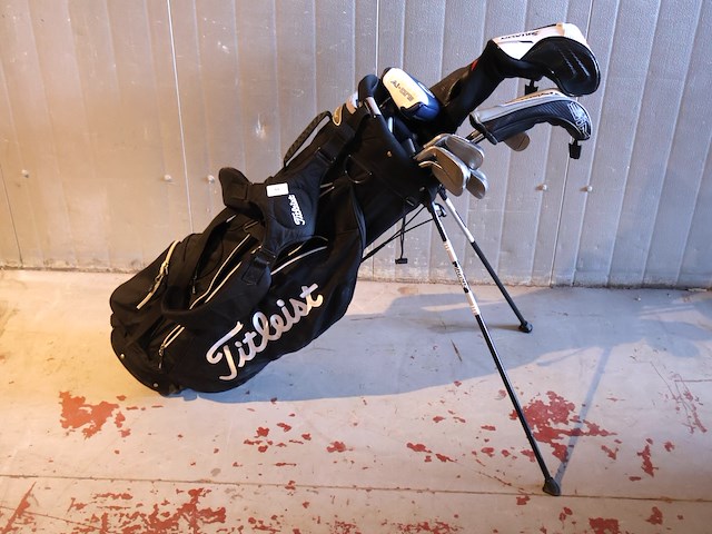 Titleist golftas met uitklapbare standaards - afbeelding 2 van  6