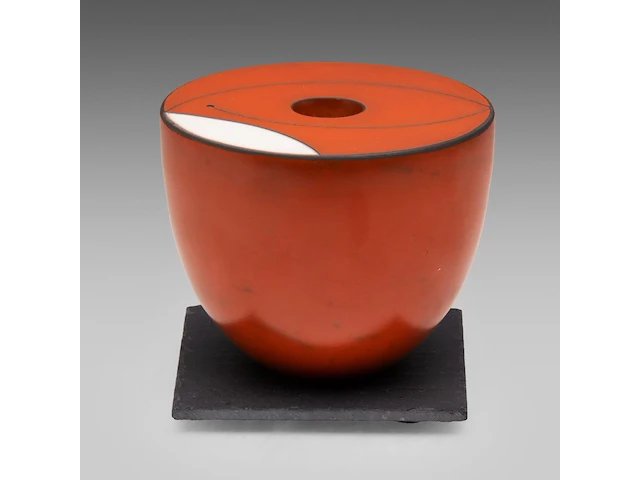 Tjok dessauvage (1948), ceramic vase, 2010 9 cm. (3.54 in.) - afbeelding 2 van  10