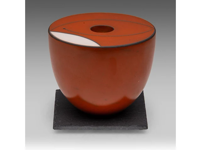 Tjok dessauvage (1948), ceramic vase, 2010 9 cm. (3.54 in.) - afbeelding 1 van  10