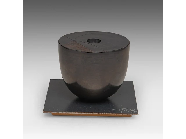 Tjok dessauvage (1948), decorative ceramic vase, 1997 - afbeelding 1 van  10