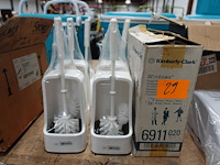 Toebehoren hygiëne (2 zeepdispensers, 1 toweldispenser, 6 wc borstels)