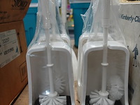 Toebehoren hygiëne (2 zeepdispensers, 1 toweldispenser, 6 wc borstels) - afbeelding 2 van  7