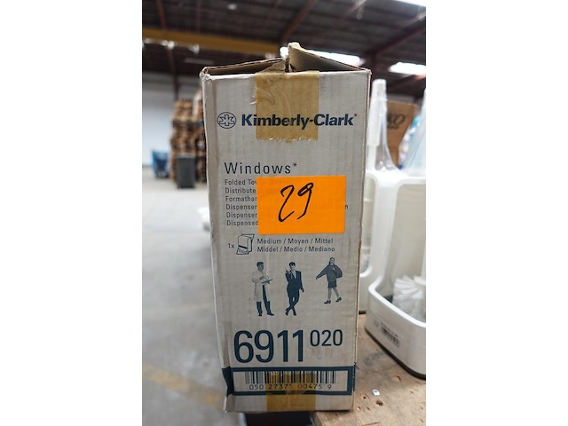 Toebehoren hygiëne (2 zeepdispensers, 1 toweldispenser, 6 wc borstels) - afbeelding 4 van  7