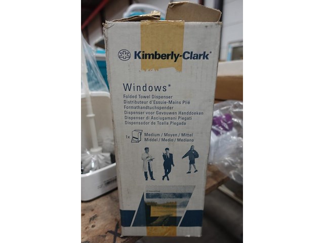 Toebehoren hygiëne (2 zeepdispensers, 1 toweldispenser, 6 wc borstels) - afbeelding 5 van  7