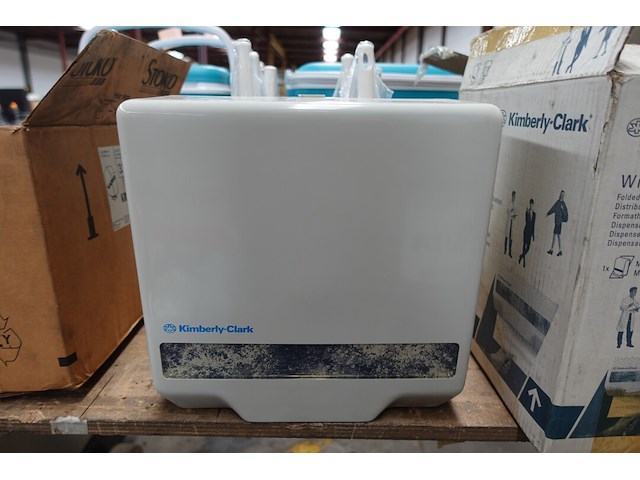 Toebehoren hygiëne (2 zeepdispensers, 1 toweldispenser, 6 wc borstels) - afbeelding 6 van  7