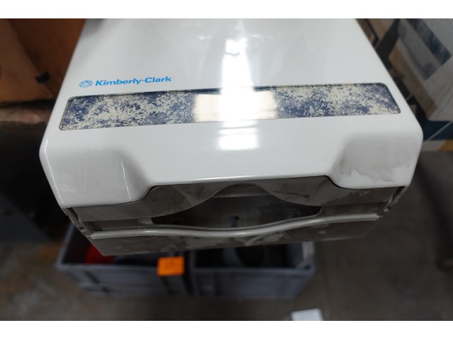 Toebehoren hygiëne (2 zeepdispensers, 1 toweldispenser, 6 wc borstels) - afbeelding 7 van  7