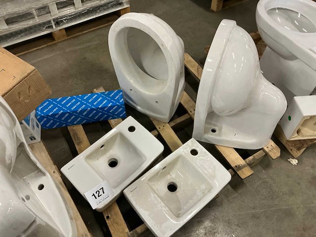 Toilet (2x) + waskom (2x) - afbeelding 1 van  4