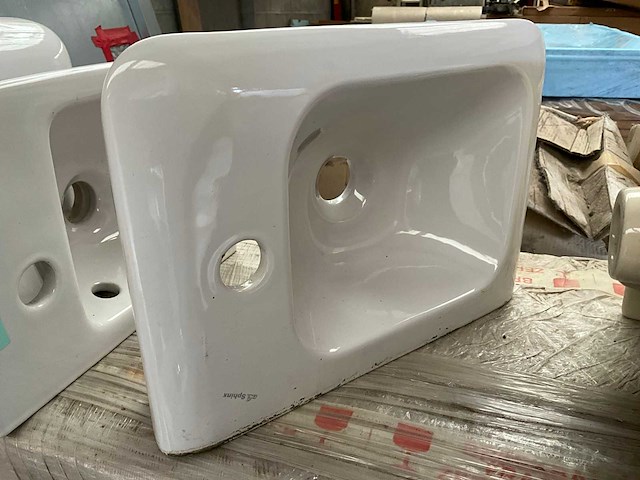 Toilet en handenwassers - afbeelding 3 van  18