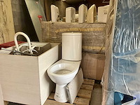 Toilet en handenwassers - afbeelding 1 van  18