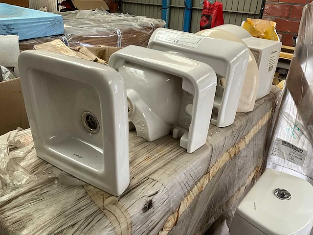Toilet en handenwassers - afbeelding 15 van  18