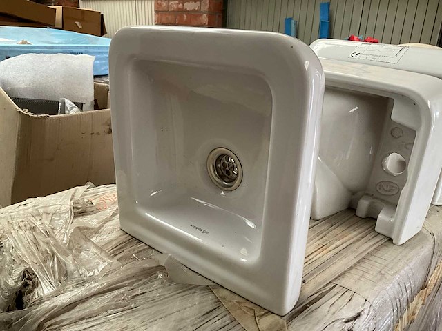 Toilet en handenwassers - afbeelding 16 van  18