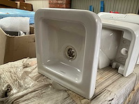 Toilet en handenwassers - afbeelding 16 van  18