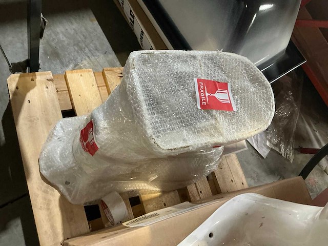 Toiletten en spoelbak - afbeelding 4 van  8