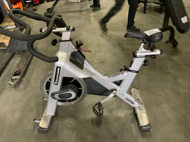 Tomahawk s model indoorcycle spinningbike - afbeelding 2 van  5