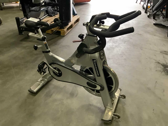 Tomahawk s model indoorcycle spinningbike - afbeelding 4 van  5