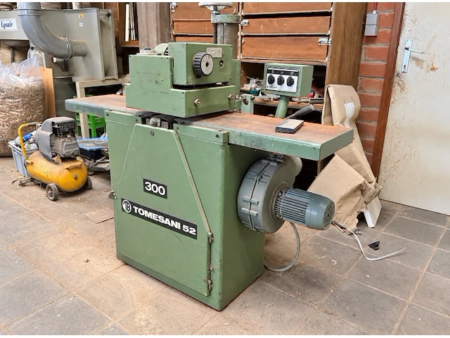Tomesani tb 52 ondercontact bandschuurmachine - afbeelding 1 van  8