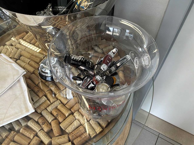 Ton met glazen bovenblad - afbeelding 5 van  5