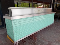 Toog inox blad groene tegels met marmeren opzet, tapinstallatie, dubbele spoelbak met mengkraan afm. 370x95x130 (23)