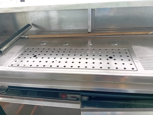 Toog inox blad groene tegels met marmeren opzet, tapinstallatie, dubbele spoelbak met mengkraan afm. 370x95x130 (23) - afbeelding 5 van  9