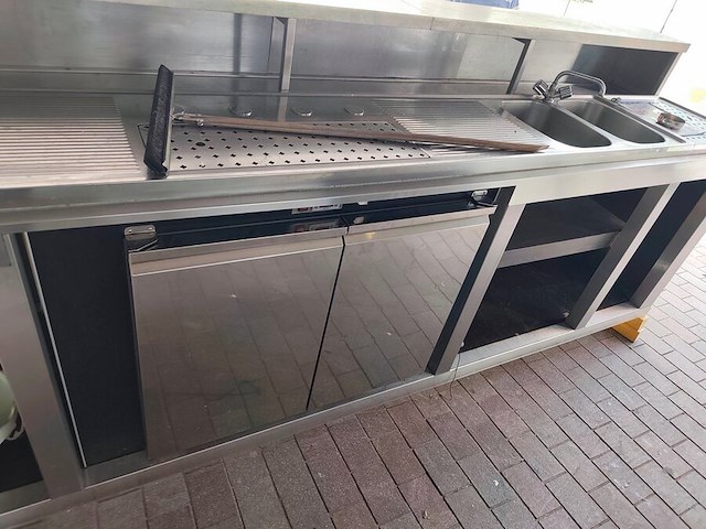Toog inox blad groene tegels met marmeren opzet, tapinstallatie, dubbele spoelbak met mengkraan afm. 370x95x130 (23) - afbeelding 8 van  9