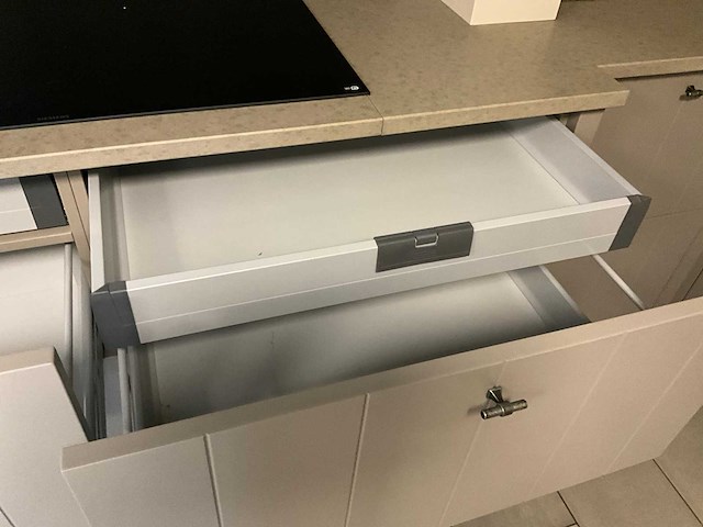 Toonzaalkeuken dulsao mdf - afbeelding 22 van  39