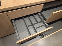 Toonzaalkeuken vanden borre kitchen yula - afbeelding 13 van  41
