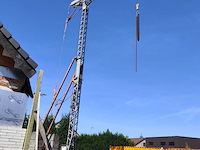 Torenkraan 16 m lang en 14 m hoog, mortelbak, pallethaak en wielenstel. bevindt zich te lommel, afbraak voor eigen rekening. bezichtiging en afhaling op afspraak. (6)