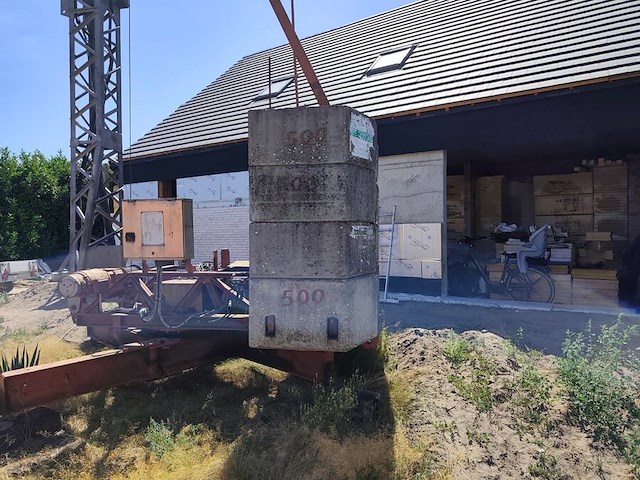 Torenkraan 16 m lang en 14 m hoog, mortelbak, pallethaak en wielenstel. bevindt zich te lommel, afbraak voor eigen rekening. bezichtiging en afhaling op afspraak. (6) - afbeelding 17 van  25