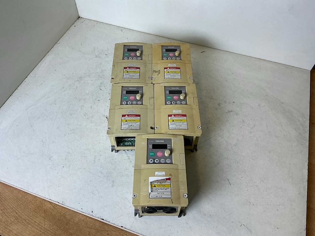 Toshiba vf-s7 vf-s7-2004py-eu frequentieregelaar (5x) - afbeelding 1 van  4