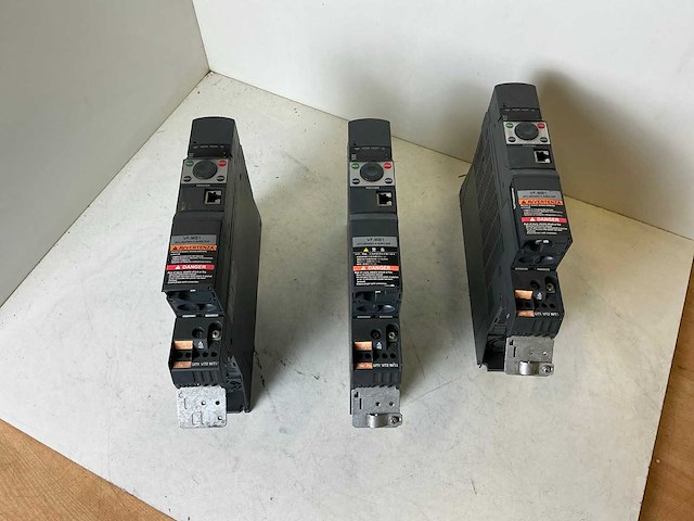 Toshiba vfmb1-4004pl frequentieregelaar (3x) - afbeelding 1 van  7