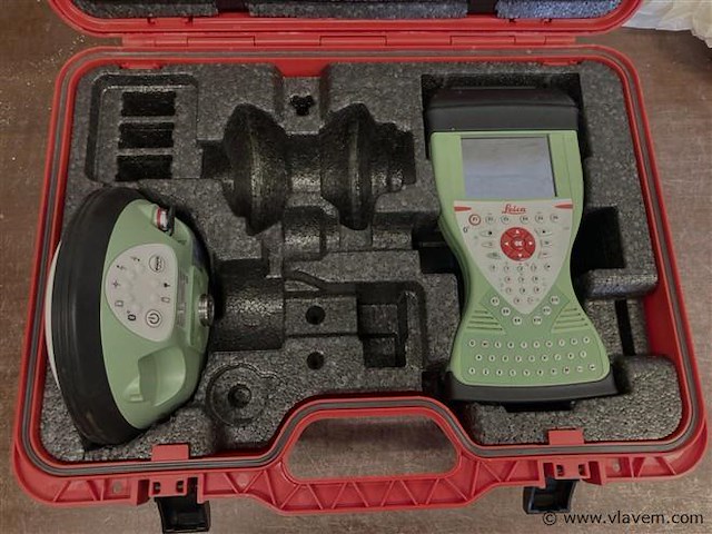 Totaalstation leica - afbeelding 1 van  3