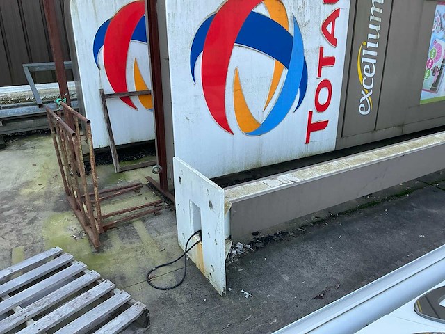 Total energies diverse reclamezuilen (2x) - afbeelding 2 van  5