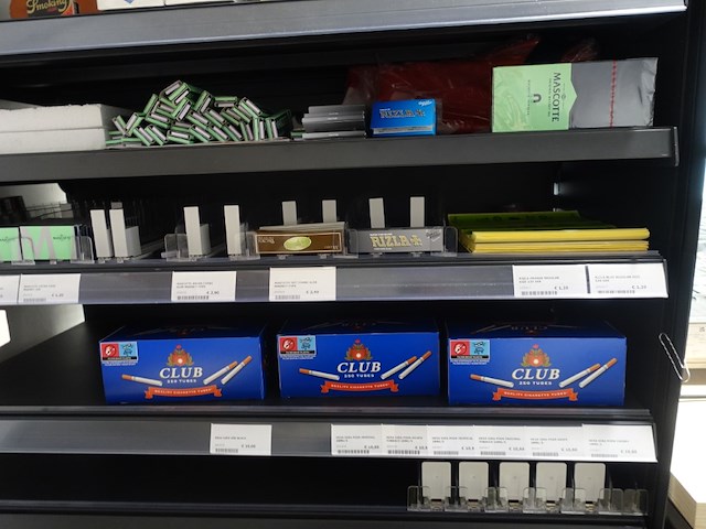 Totale inboedel dagbladhandel - afbeelding 2 van  69