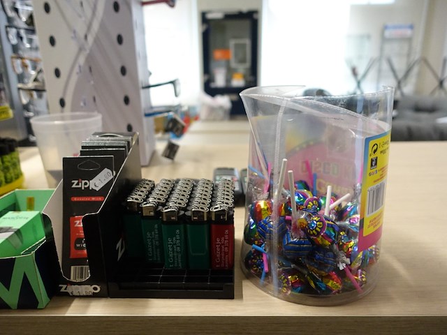 Totale inboedel dagbladhandel - afbeelding 9 van  69