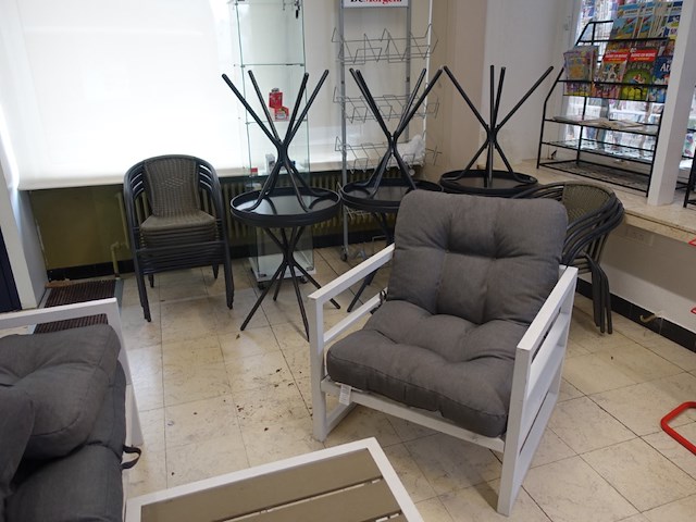 Totale inboedel dagbladhandel - afbeelding 32 van  69