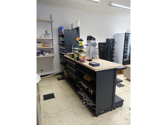 Totale inboedel dagbladhandel - afbeelding 23 van  69