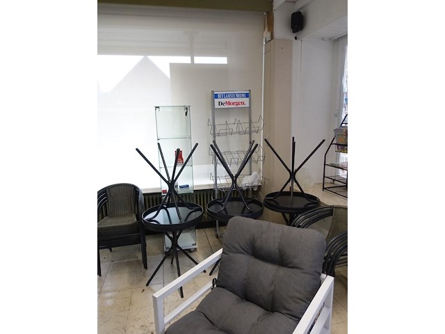 Totale inboedel dagbladhandel - afbeelding 36 van  69