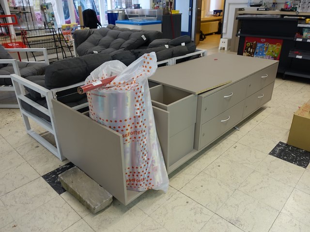 Totale inboedel dagbladhandel - afbeelding 48 van  69